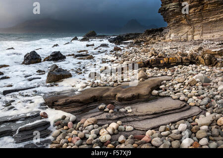Kieselsteine am Strand von Elgol auf der Isle Of Skye, Schottland. Stockfoto