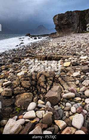 Kieselsteine am Strand von Elgol auf der Isle Of Skye, Schottland. Stockfoto