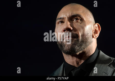 Moskau, Russland. 29. Oktober 2015. US-amerikanischer Schauspieler Dave Bautista kommt bei den neuen James Bond Film "Spectre" in Moskau, Russland, 29. Oktober 2015 Premiere. © Pavel Bednyakov/Xinhua/Alamy Live-Nachrichten Stockfoto