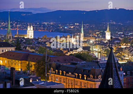 Ein Blick auf schöne Zürich bei Nacht Stockfoto