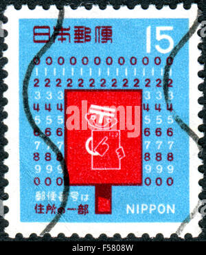 JAPAN - ca. 1969: Briefmarke gedruckt in Japan, zeigt eine Mailbox, Postal Code Symbol ca. 1969 Stockfoto