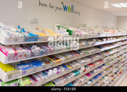 Arzneimittel und Medikamente in Apotheken in einem Chemiker-Geschäft. Stockfoto