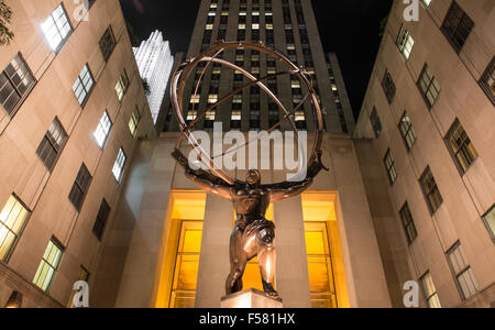 -NEW YORK 14. September 2014: Stadtansicht von Atlas Bronzestatue außerhalb vor Rockefeller Center in Midtown Manhattan, New Stockfoto