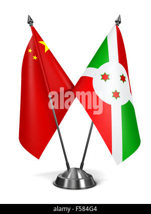 China und Burundi - Miniatur-Flags, Isolated on White Background. Stockfoto