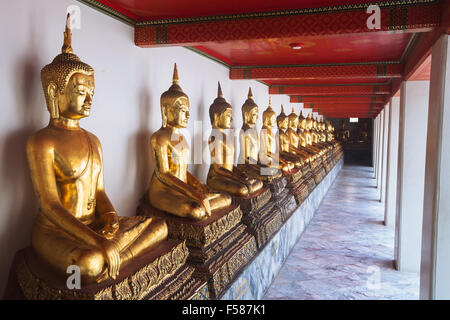 Buddhastatuen im Wat Pho buddhistisches Kloster in Thailand, Bangkok Stockfoto