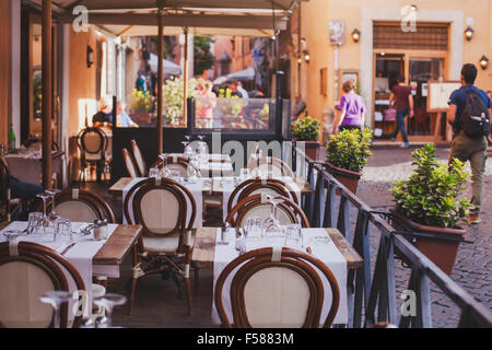 Restaurant mit Terrasse in Rom, Italien Stockfoto