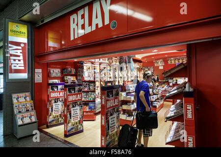 Madrid Spanien, Hispanic ethnische Arganzuela, Estacion de Madrid Atocha, Madrid Puerta de Atocha, Bahnhof, Innenausstattung, Relay, Konzession, Geschäft Stockfoto