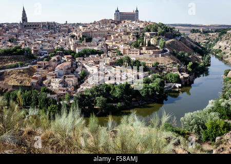 Toledo Spanien, Europa, Spanisch, Hispanic World Heritage Site, Mirador Del Valle, Zocotren, Straßenbahnhaltestelle, Blick, Skyline, Alcazar, Panoramablick, Tajo Rive Stockfoto