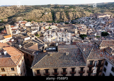 Toledo Spanien, Europa, Spanisch, Hispanic World Heritage Site, historisches Zentrum, Skyline, Panoramablick, rote Tonfassfliesen, Residenzen, Gebäude, Dächer, Hi Stockfoto