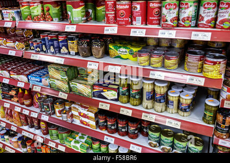 Toledo Spanien, Europa, Spanien, hispanische Konserven, Gemüse, Tomatensauce, Dose, Glas, Lebensmittelgeschäft, Supermarkt, Vitrine Verkauf, Regale, innen Stockfoto