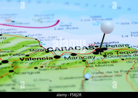 Caracas, fixiert auf einer Karte von Amerika Stockfoto