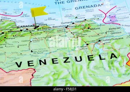 Caracas, fixiert auf einer Karte von Amerika Stockfoto