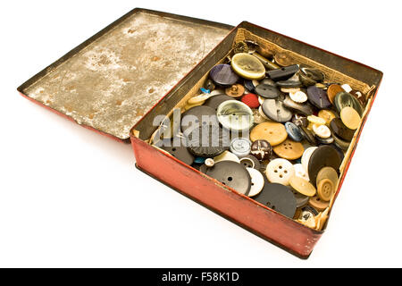 Kleidung Knöpfe Sammlung in rote Blechdose Stockfoto