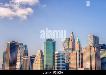 Manhattan Skyline aus Brooklyn Bridge gesehen Stockfoto