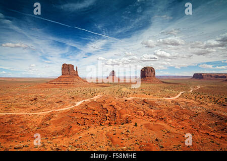 Weitwinkel-Foto des Monument Valley Navajo Tribal Park, Utah, USA. Stockfoto