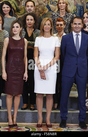 Madrid, Spanien. 30. Oktober 2015. Königin Letizia von Spanien besucht ein Publikum mit einer Darstellung der Organisatoren des X-Ausgabe des "Yo Dona-Magazin" International Awards am Palacio De La Zarzuela am 30. Oktober 2015 Credit: Jack Abuin/ZUMA Draht/Alamy Live News Stockfoto