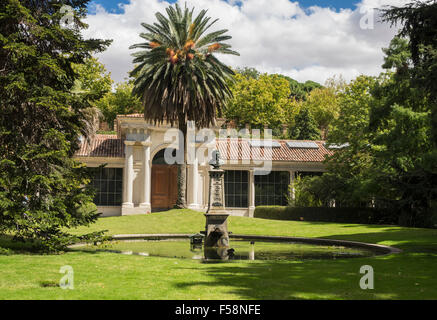 Gewächshaus und Brunnen in Royal Botanical Gardens in Madrid, Spanien, Europa Stockfoto