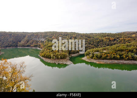 Blick vom Kloster von Sant Pere de Casserres in Ter Fluss und Sau Reservoir, Katalonien (Spanien) Stockfoto