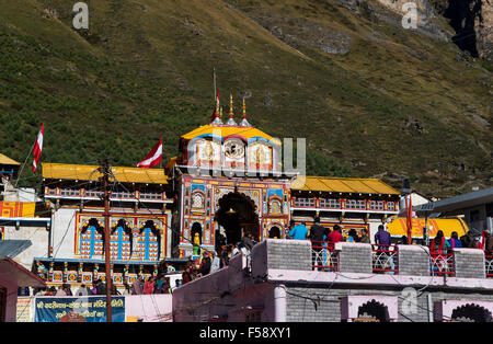 Badrinath, Garhwal Himalaya, Indien. Der Tempel von Badrinath, eines des Hinduismus heiligste Wallfahrtsort spots Stockfoto