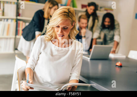 Erfolgreiche ceo immer erziehen sich Unternehmen erfolgreich führen Stockfoto
