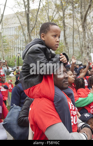 New York City Großdemonstration von Studenten, Lehrern und Eltern für die Bildung der Geschlechter in allen Schulen in New York City. Stockfoto