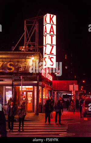 Katz es Deli, A Feinkost Diner auf der Lower East Side in New York City, Vereinigte Staaten von Amerika. Stockfoto