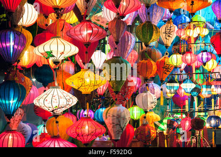 Traditionellen Laternen-Shop in der Nacht, Hoi an Altstadt UNESCO-Weltkulturerbe, Vietnam. Stockfoto