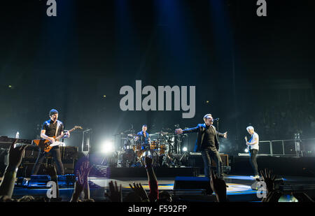 London, UK. 29. Oktober 2015. U2 in London O2 auf der Unschuld und Erfahrung tour Credit: David Pearson/Alamy Live News Stockfoto