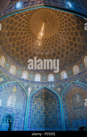 Innenraum mit Kuppel, Sheikh Lotfollah Moschee, Isfahan, Iran Stockfoto