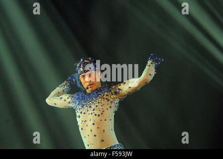 Singapur, Singapur. 30. Oktober 2015. Sänger Aaron Kwok führt bei seinem Konzert im Marina Bay Sands Expo, Singapur, 30. Oktober 2015. Bildnachweis: Dann Chih Wey/Xinhua/Alamy Live News Stockfoto