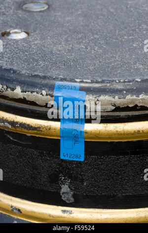 Sicherheit Stichwörter auf Soziussitz in Horse Guards Parade London Stockfoto