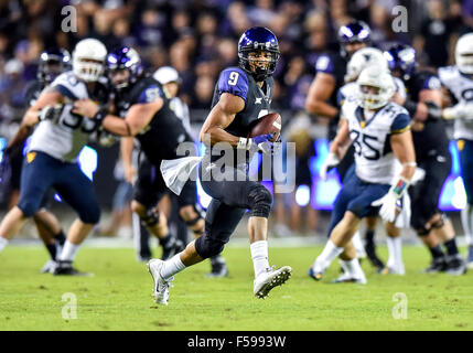 29. Oktober 2015:. TCU Horned Frogs Wide Receiver Josh Doctson (9) macht einen Haken für ein First Down während einem NCAA Football Spiel zwischen die West Virginia Mountaineers und die TCU gehörnte Frösche bei Amon G. Carter in Fort Worth Texas. (Manny Flores/Cal Sport Media) Stockfoto