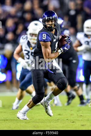 29. Oktober 2015:. TCU Horned Frogs Wide Receiver Josh Doctson (9) macht einen Haken für ein First Down während einem NCAA Football Spiel zwischen die West Virginia Mountaineers und die TCU gehörnte Frösche bei Amon G. Carter in Fort Worth Texas. (Manny Flores/Cal Sport Media) Stockfoto