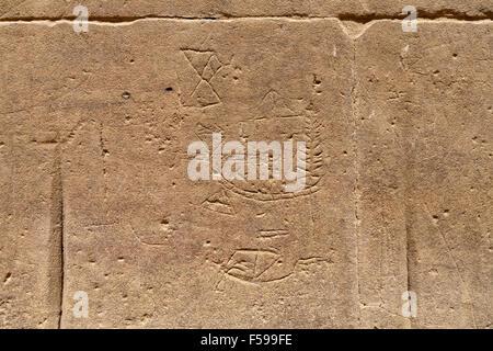 Antike Graffiti im Tempel von Philae, Insel von Isis, Agliki, Aswan, Oberägypten. Stockfoto
