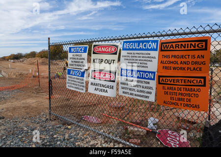 Gefahr Warnzeichen auf Baustelle - USA Stockfoto