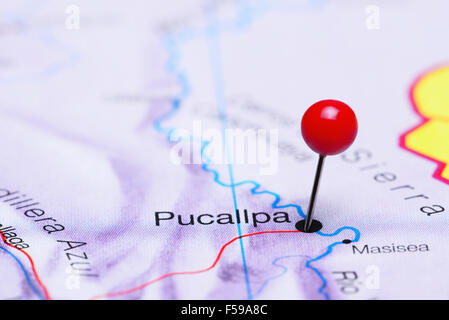 Pucallpa fixiert auf einer Karte von Amerika Stockfoto