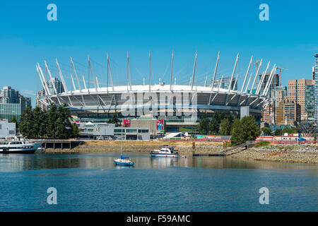 Das BC Place Stadium, gesehen vom östlichen Ende des False Creek, in der Nähe von Science World, Vancouver, BC, Kanada Stockfoto