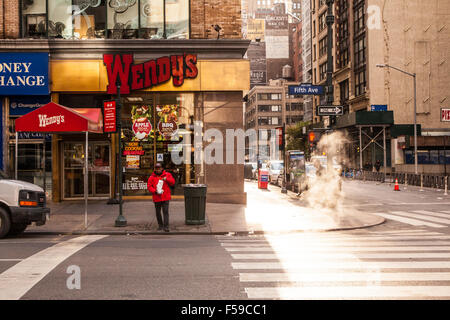 Wendy es Fast-Food Restaurant 6th Avenue, Manhattan, New York City, Vereinigte Staaten von Amerika. Stockfoto