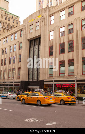 Eintritt in das Empire State Building, Fifth Avenue, New York City, Vereinigte Staaten von Amerika. Stockfoto