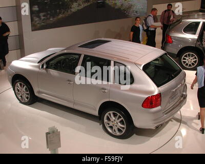 Porsche Cayenne vorgestellt Auf dem 73. Genfer Automobilsalon 2003 für die weltweite Markteinführung Stockfoto