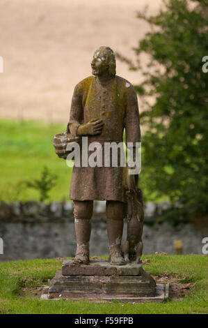 William Leggat Statue in Höhlenforscher und Kirkton Pfarrei Kirchhof Stockfoto