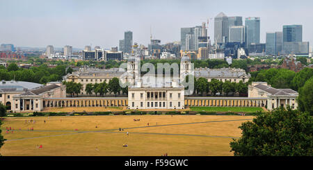 Der University of Greenwich und die City of London von der Spitze des Royal Observatory in Greenwich gesehen. Stockfoto