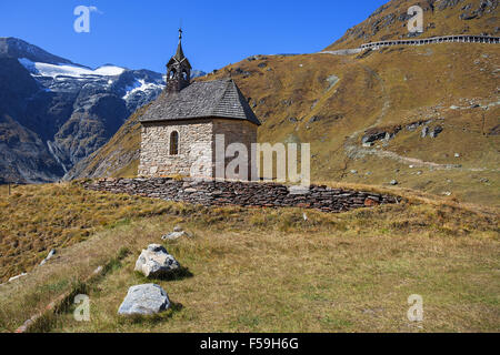 Kleine Kapelle am Großglockner Hochalpenstraße Stockfoto