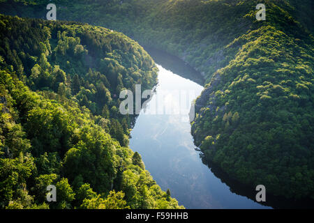 Sonnenuntergang über einem Fluss Vltava Mäander in Mittelböhmen, in der Nähe von Prag, Tschechische Republik Stockfoto