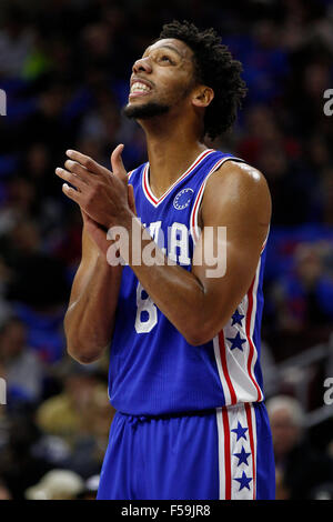 Philadelphia, Pennsylvania, USA. 30. Oktober 2015. Philadelphia 76ers zentrieren Jahlil Okafor (8) reagiert während des NBA-Spiels zwischen den Utah Jazz und die Philadelphia 76ers im Wells Fargo Center in Philadelphia, Pennsylvania. Christopher Szagola/CSM/Alamy Live-Nachrichten Stockfoto