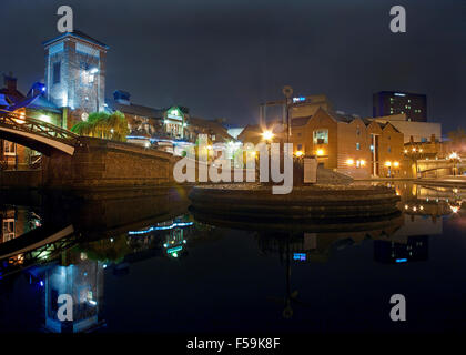 Alte Linie Kanal in der Nacht zeigt Malz Haus Gebäude im Zentrum von Birmingham Stockfoto