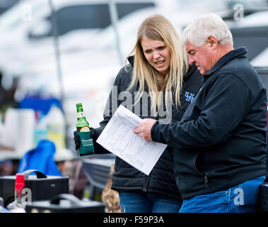 Lexington, Kentucky, USA. 30. Oktober 2015. 30. Oktober 2015: Szenen an den Breeders Cup bei Keeneland Race Course in Lexington, Kentucky am 30. Oktober 2015. Scott Serio/ESW/CSM/Alamy Live-Nachrichten Stockfoto