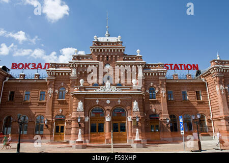 KASAN, Russland - 1. Juni 2013: Bahnhof in Kazan, Republik Tatarstan, wurde 1896 erbaut worden. Stockfoto