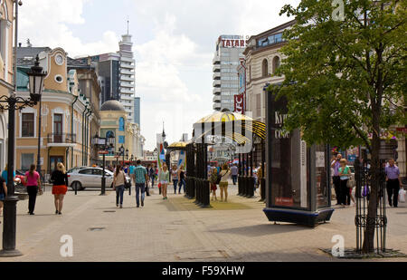 KASAN, Russland - 1. Juni 2013: Bauman Straße, touristisches Zentrum von Kasan, der Hauptstadt der Republik Tatarstan. Stockfoto