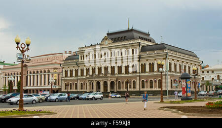 KASAN, Russland - 1. Juni 2013: Gebäude der Stadtverwaltung (Rathaus) am Platz der Freiheit, entstanden im Jahre 1852. Stockfoto